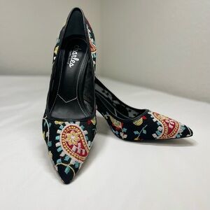 Charles by Charles David Embroidered Pointed-Toe Pumps 
Size 9.5